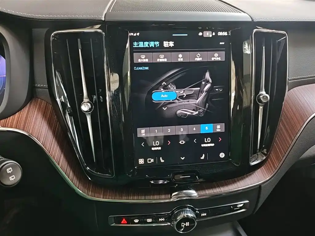 Volvo XC60 PHEV 2024 — фото 13