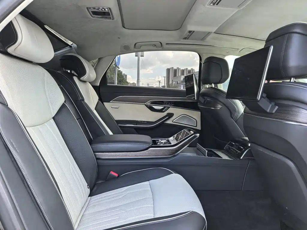 Audi A8 2021 — фото 14