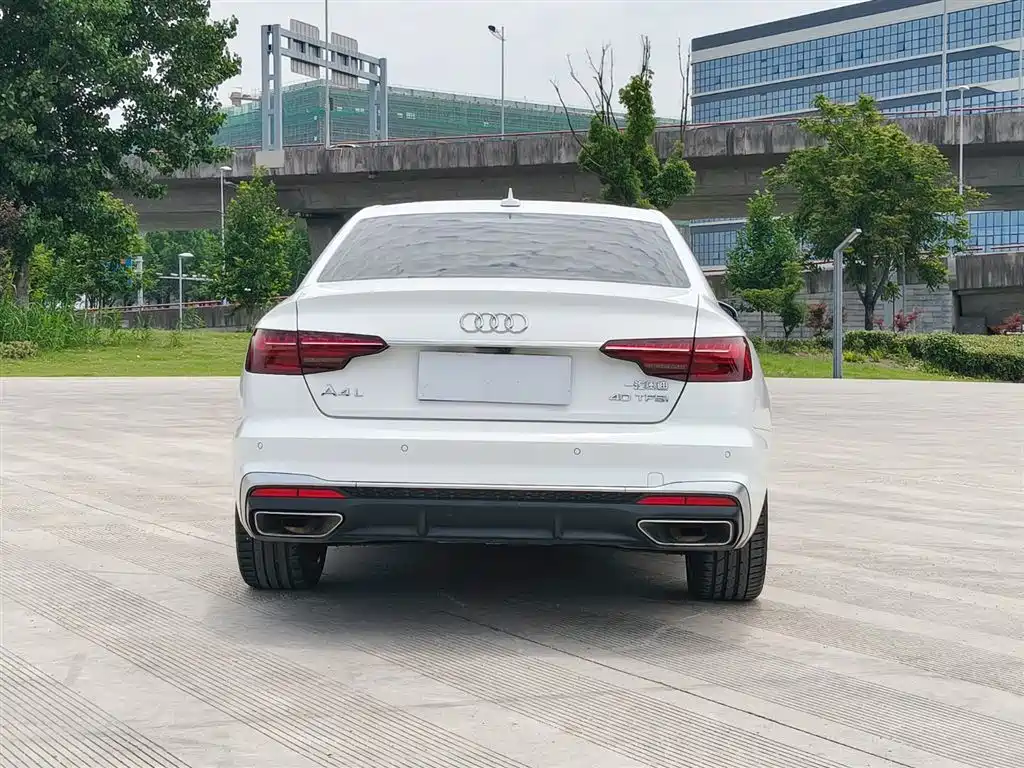 Audi A4L 2023 — фото 5