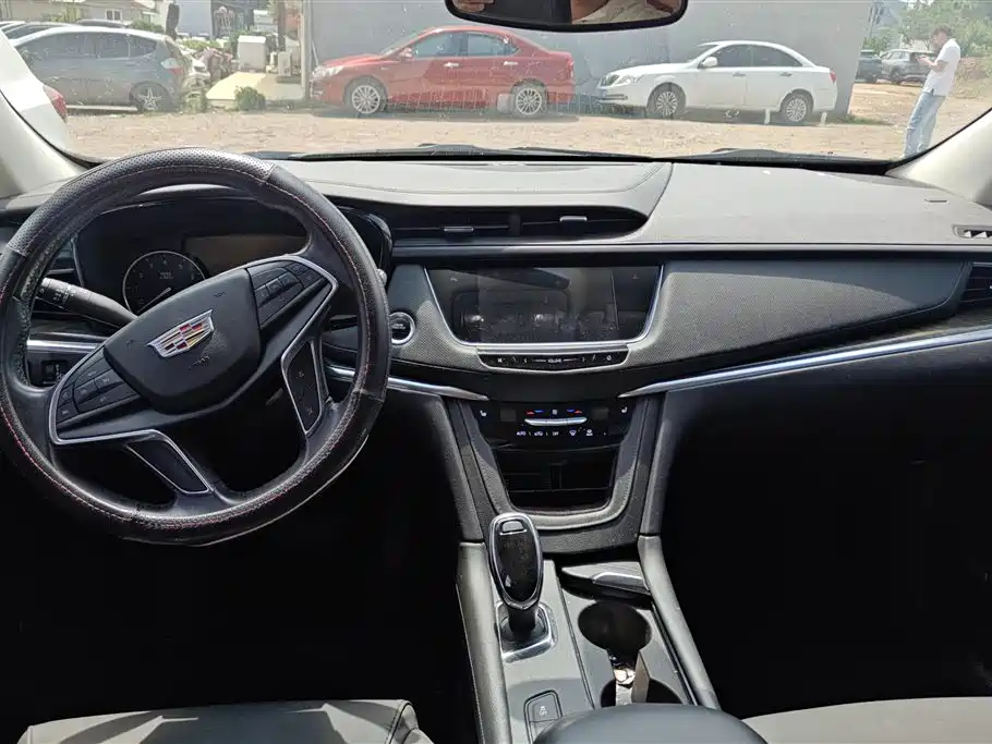 Cadillac XT5 2017 — фото 13