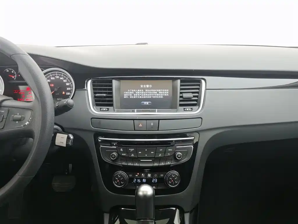Peugeot 508 2014 — фото 12