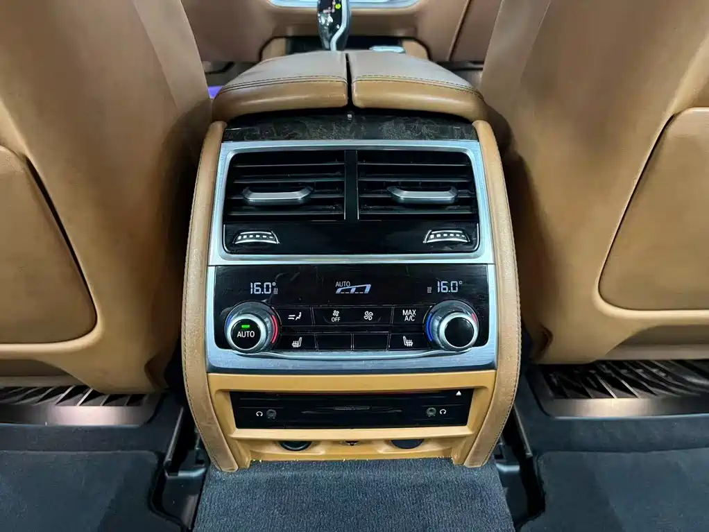BMW 7 Series 2016 — фото 14