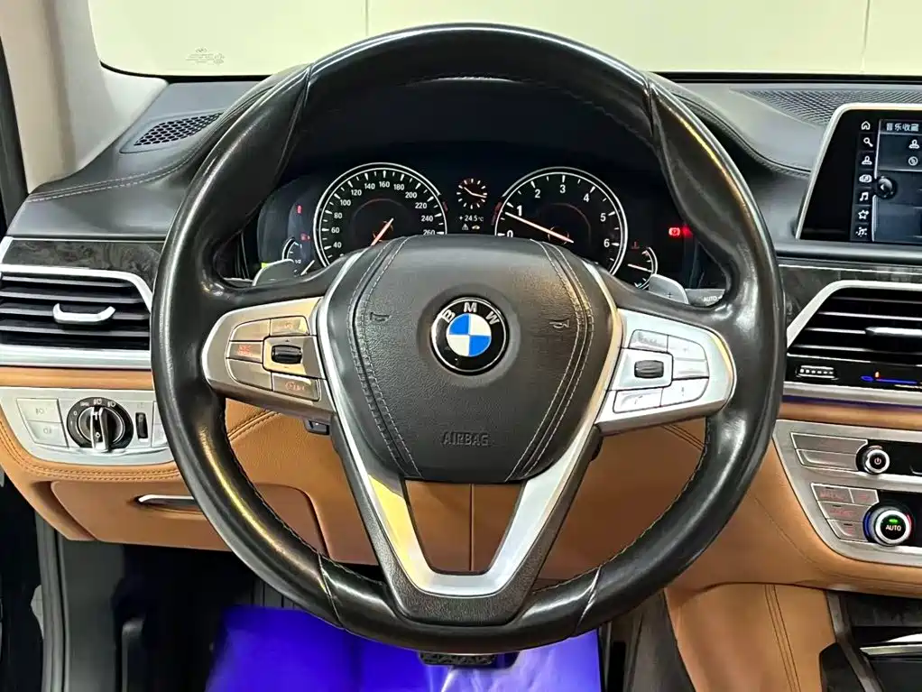 BMW 7 Series 2016 — фото 10