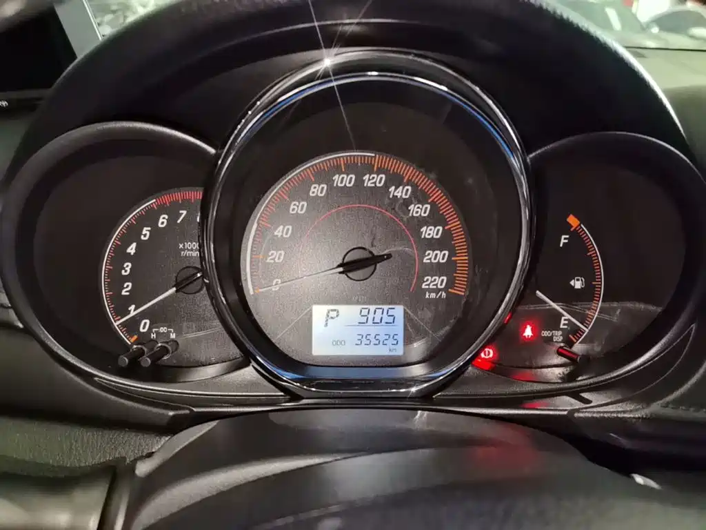 Toyota Yaris L 2020 — фото 12