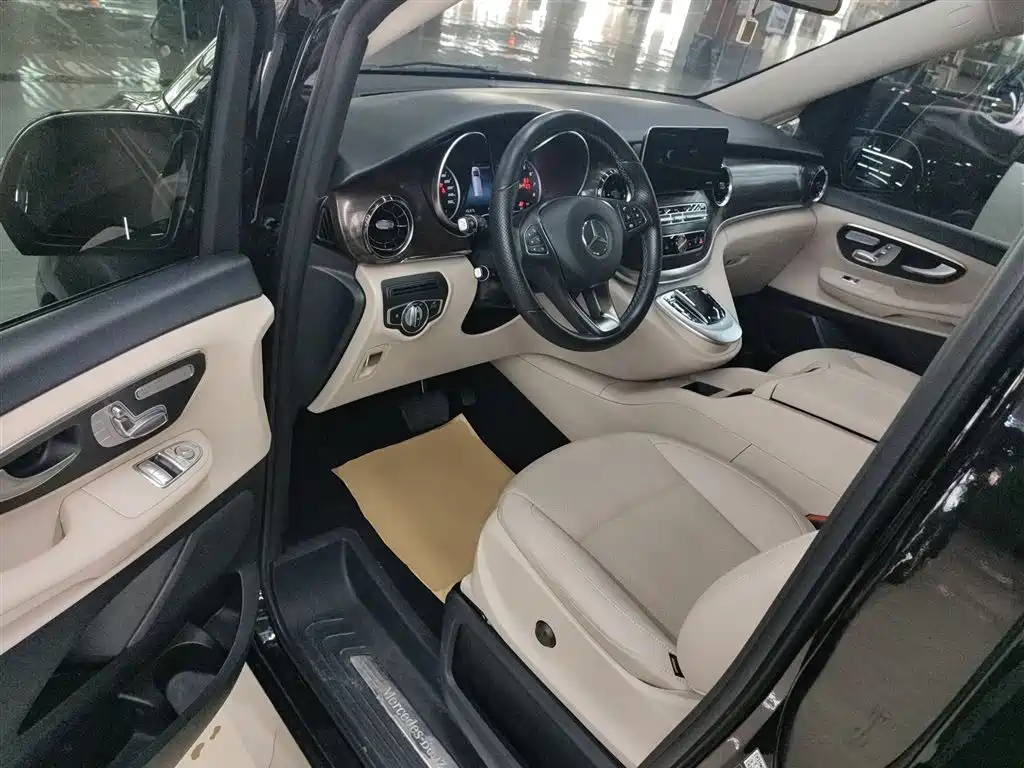 Mercedes-Benz V-Class 2022 — фото 13