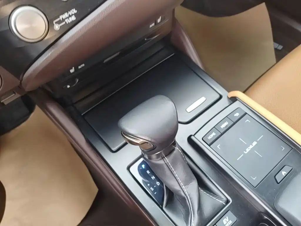 Lexus ES 2021 — фото 14