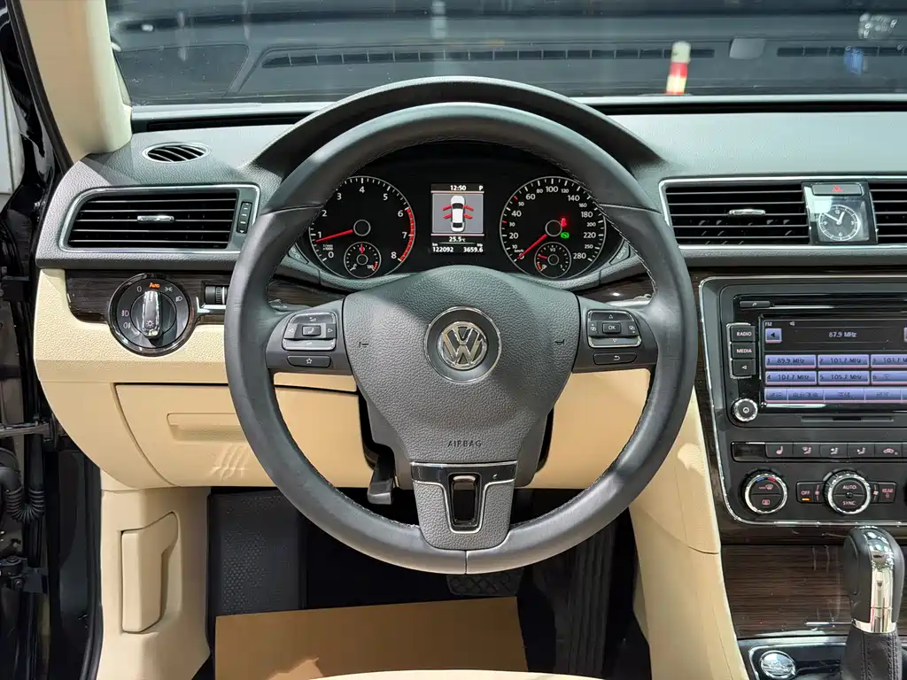 Volkswagen Passat 2014 — фото 16
