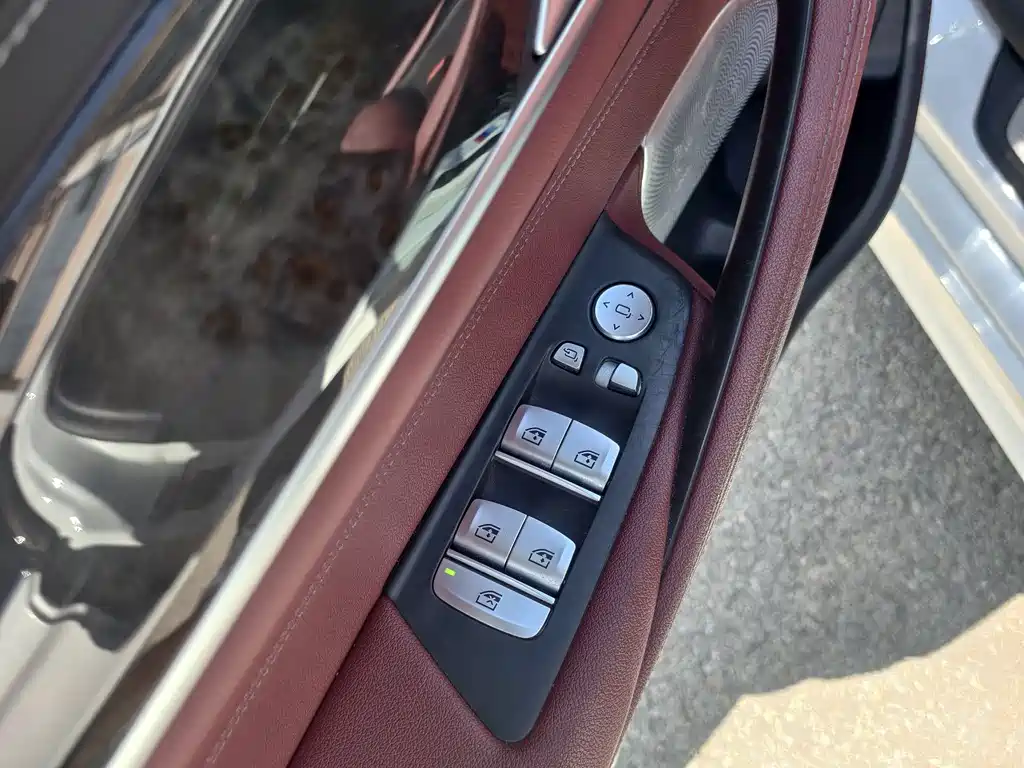 BMW 5 Series 2022 — фото 10