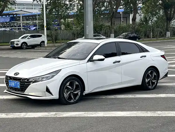 Hyundai Elantra 2022