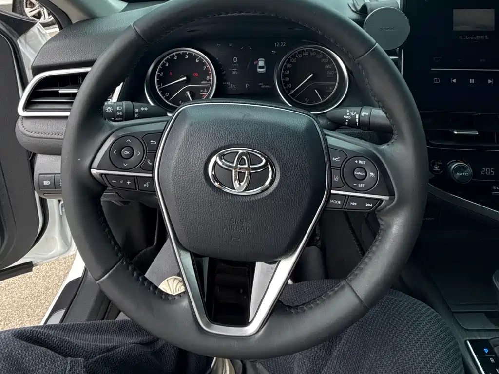 Toyota Camry 2021 — фото 14