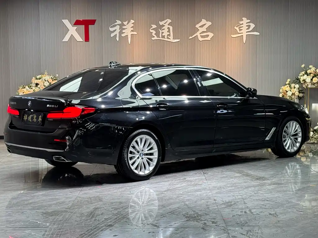 BMW 5 Series 2021 — фото 10