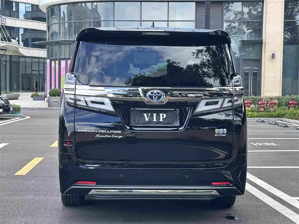 Toyota Vellfire 2022 — фото 8