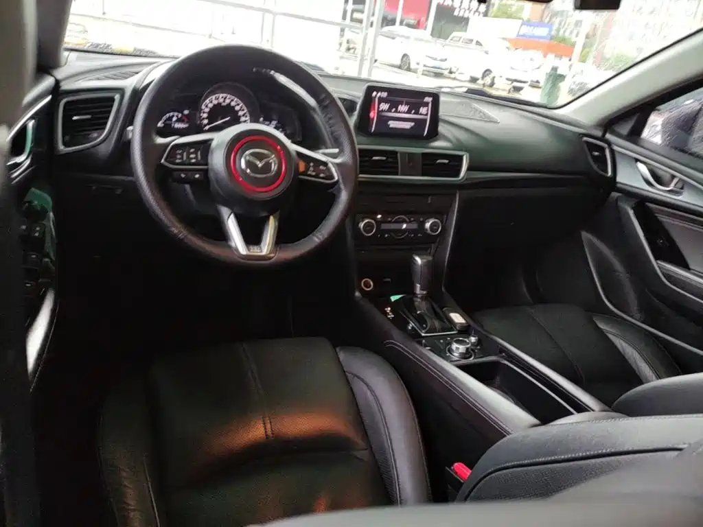 Mazda 3 Axela 2018 — фото 10