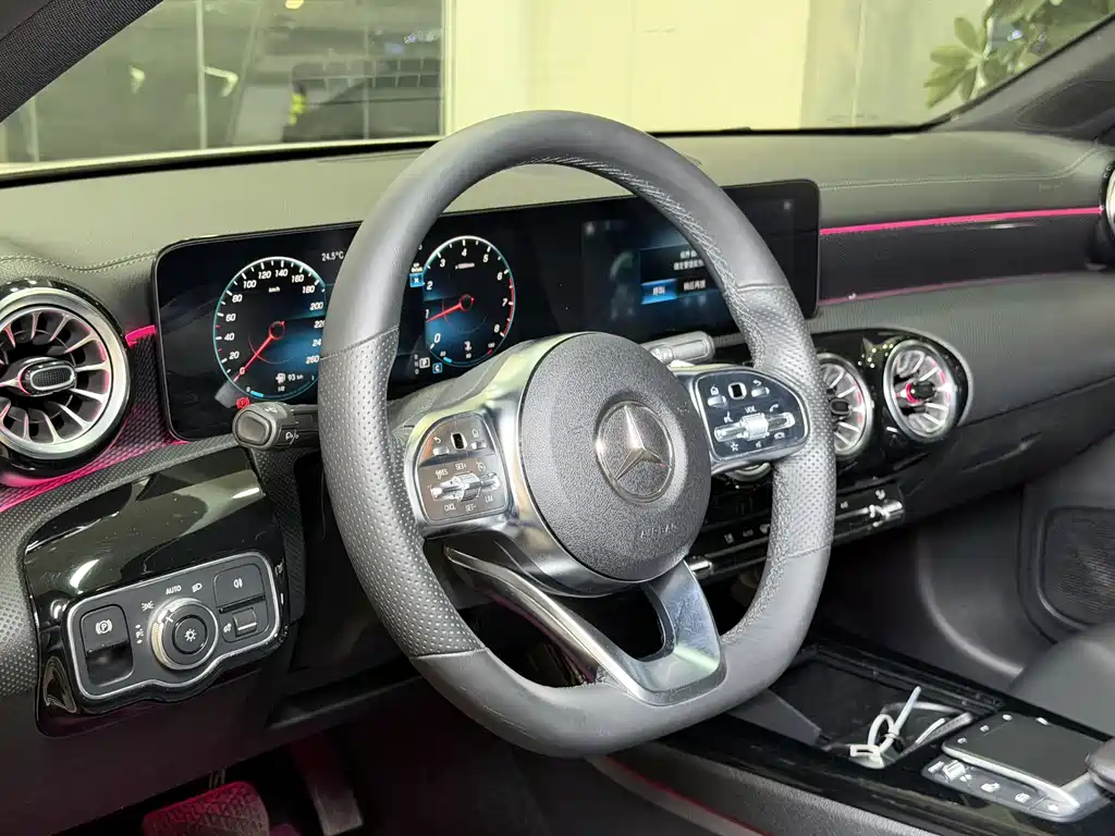 Mercedes-Benz A-Class 2022 — фото 7