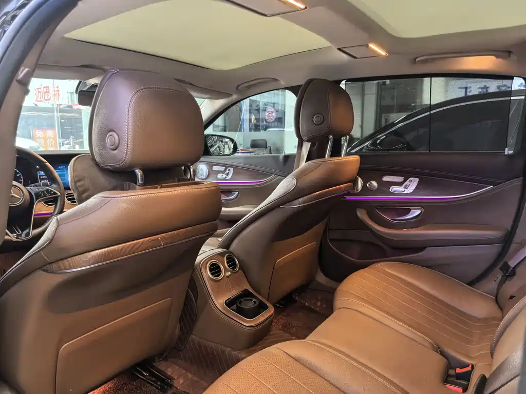 Mercedes-Benz E-Class 2023 — фото 9