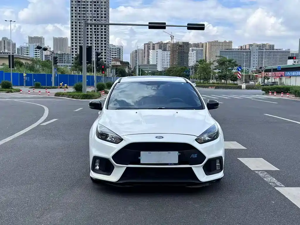 Ford Focus 2018 — фото 2