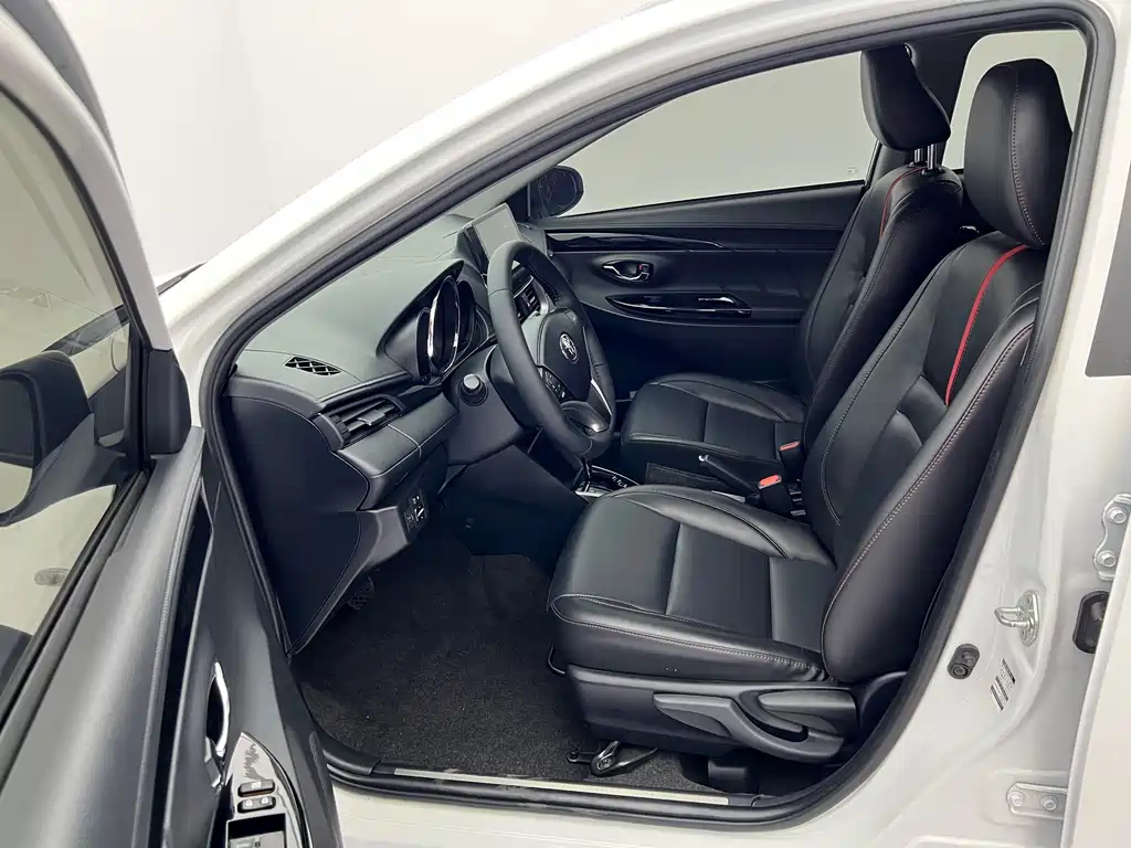 Toyota Yaris L 2022 — фото 20
