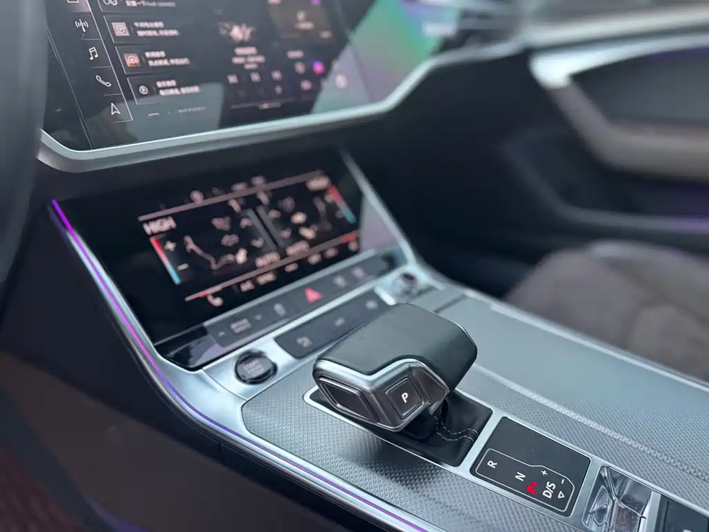 Audi A7L 2023 — фото 10