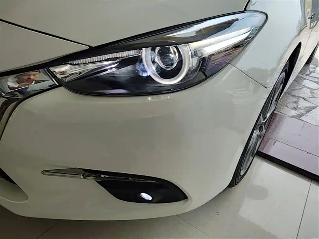 Mazda 3 Axela 2019 — фото 24