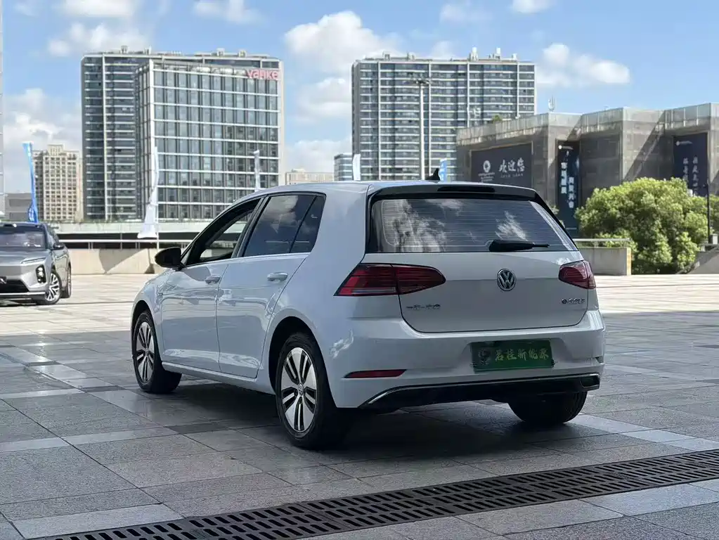 Volkswagen Golf Pure Electric 2021 — фото 8