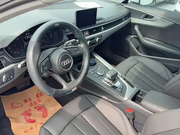 Audi A4L 2018