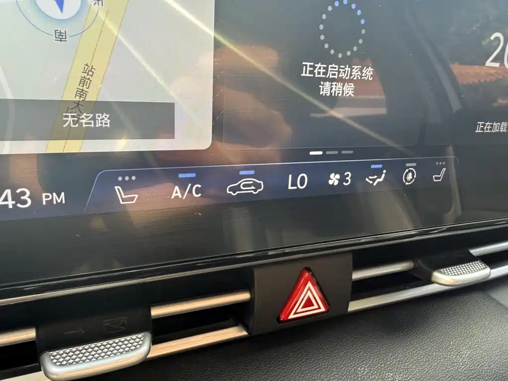 Hyundai Elantra 2023 — фото 10