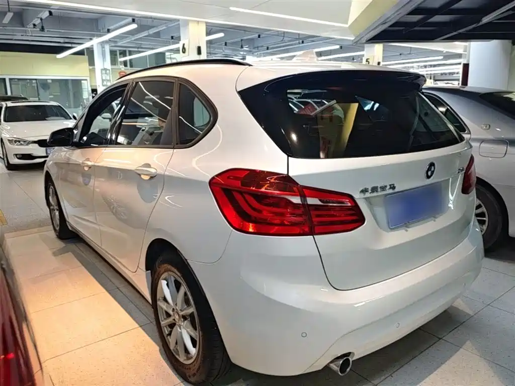 BMW 2 Series Active Tourer 2017 — фото 5