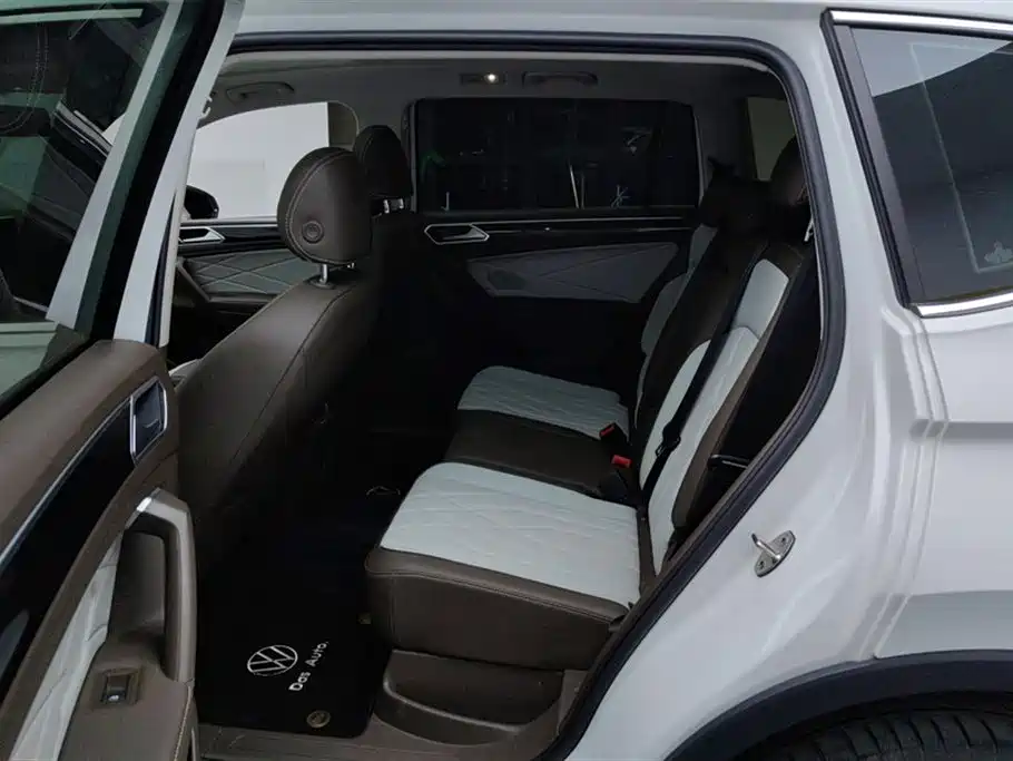 Volkswagen Tiguan L 2023 — фото 11