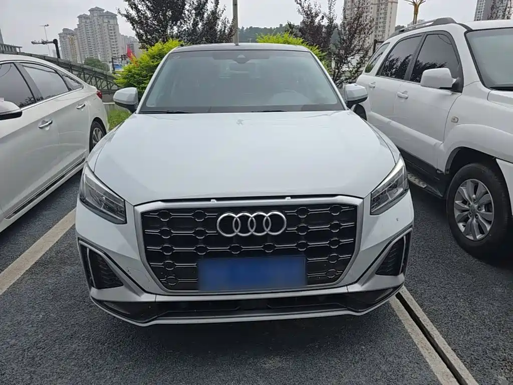 Audi Q2L 2023