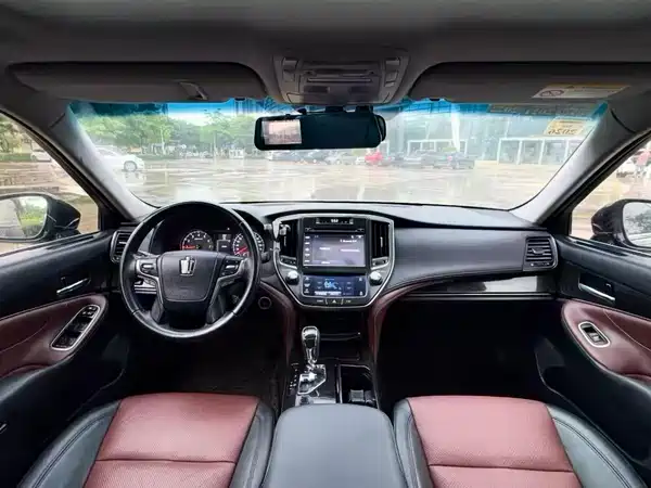 Toyota Crown 2018