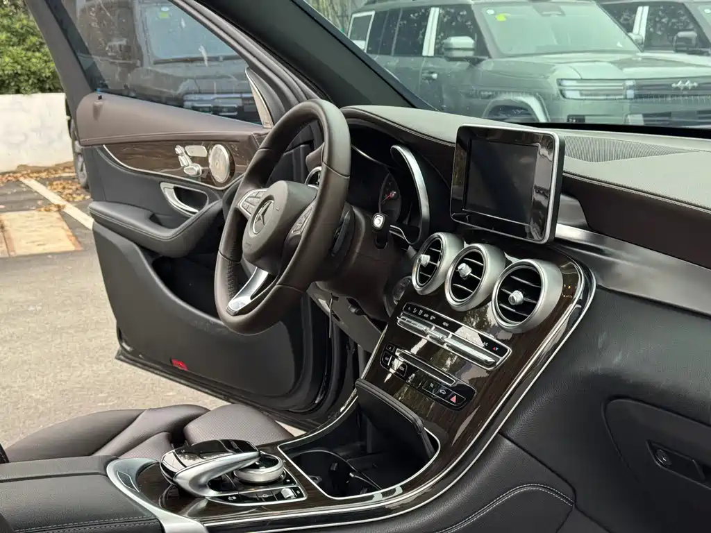 Mercedes-Benz GLC 2018 — фото 14