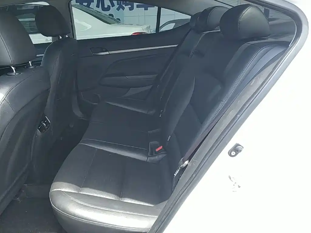 Hyundai Elantra 2019 — фото 17