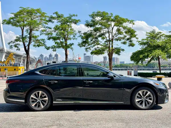 Lexus LS 2020