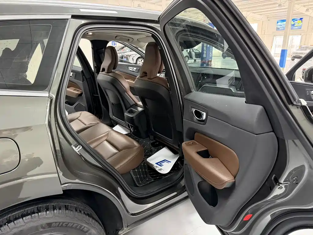 Volvo XC60 2019 — фото 14