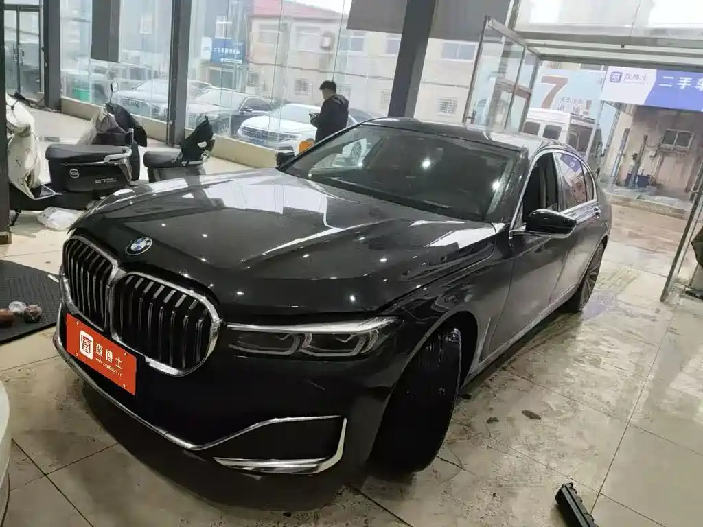 BMW 7 Series 2021 — фото 1