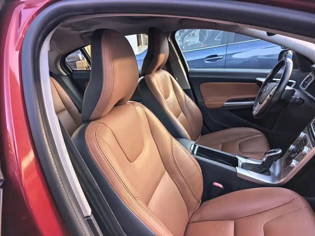 Volvo S60 2016 — фото 12