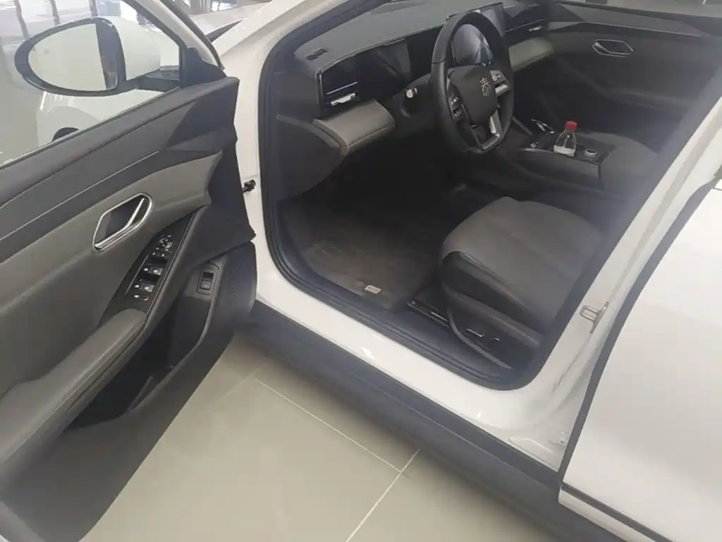 BYD Qin L 2025 — фото 16