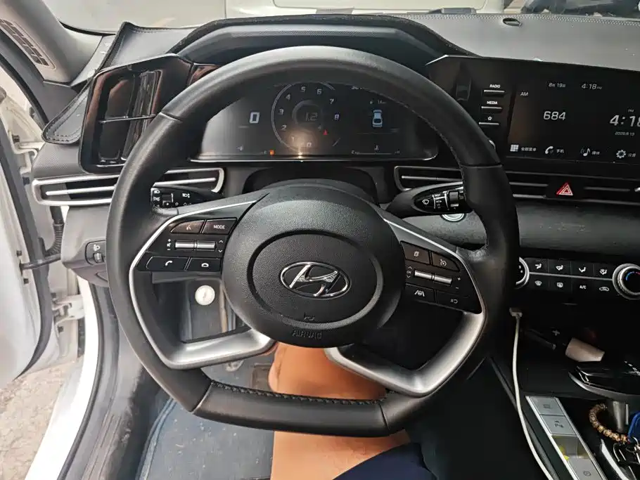 Hyundai Elantra 2023 — фото 15