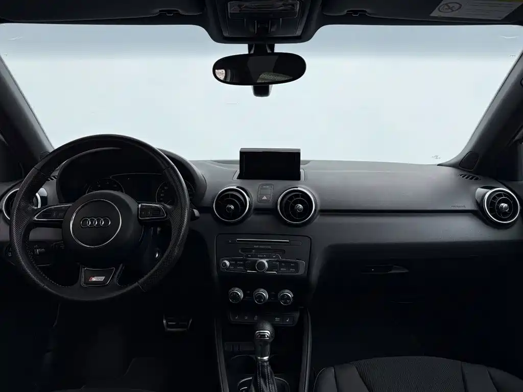 Audi A1 2018 — фото 9