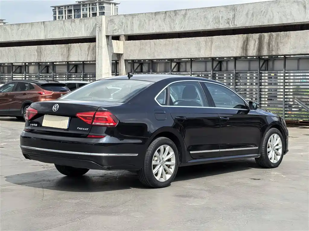 Volkswagen Passat 2017 — фото 6