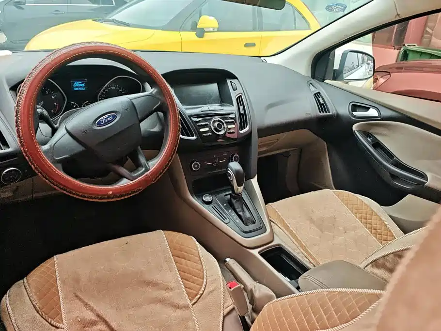 Ford Focus 2017 — фото 11