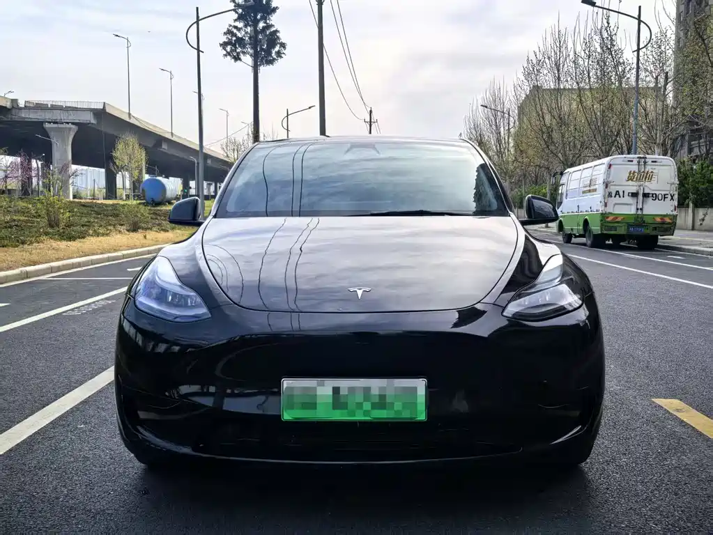 Tesla Model Y 2023 — фото 2