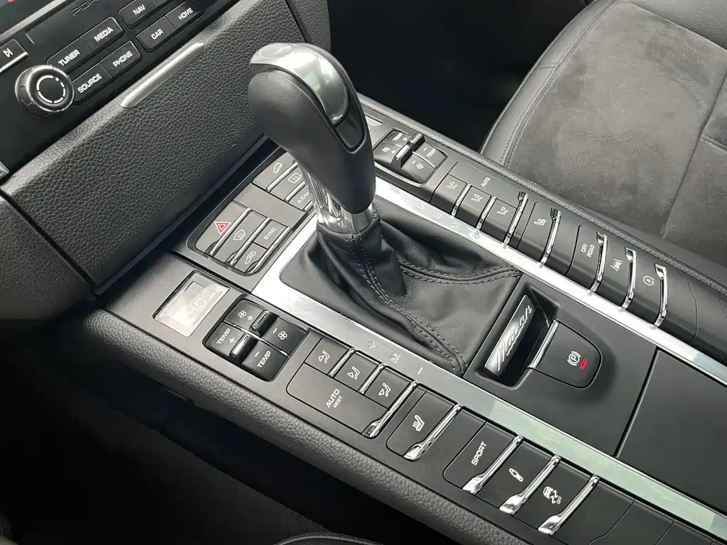 Porsche Macan 2018 — фото 14