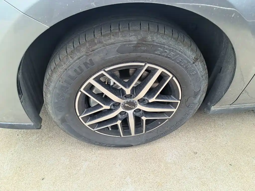 BYD Seal 05 DM-i 2025 — фото 23