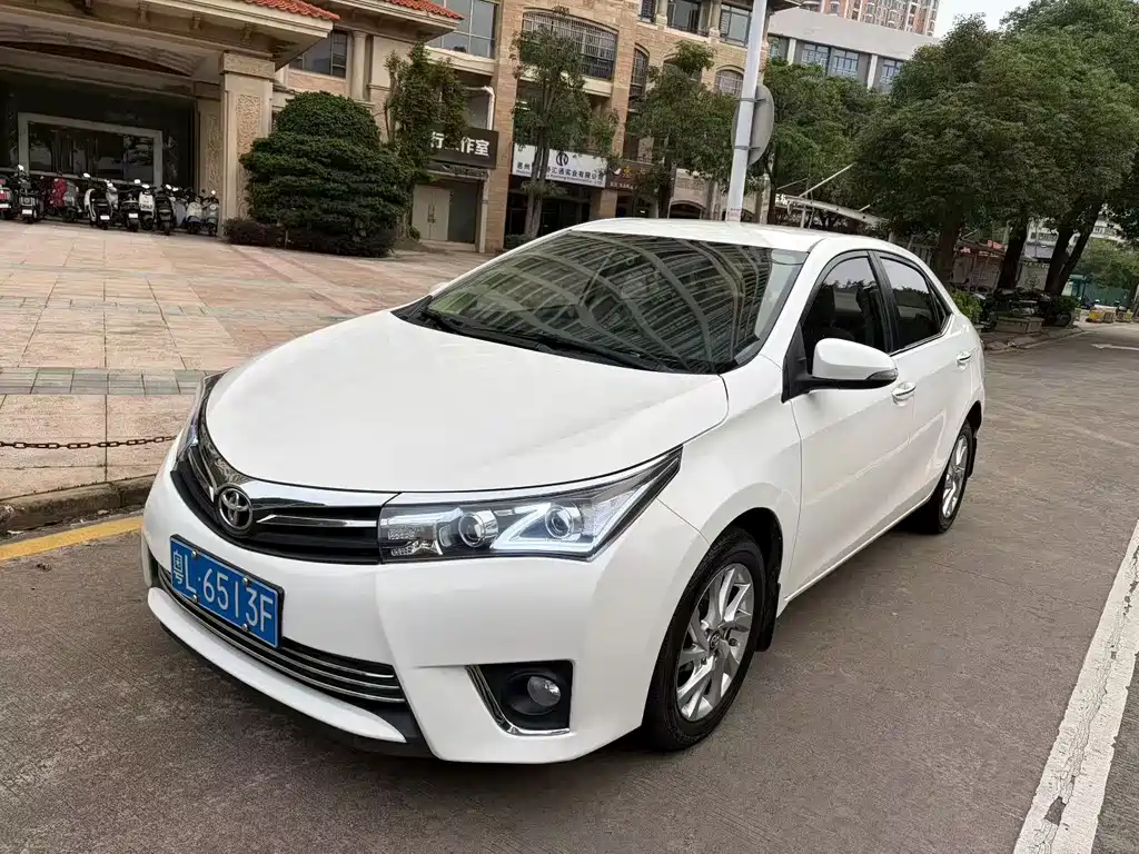 Toyota Corolla 2017 — фото 1