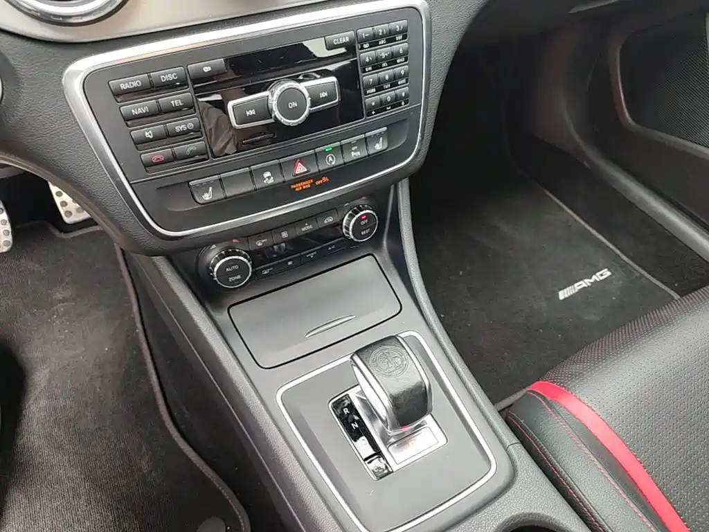 Mercedes-Benz GLA AMG 2015 — фото 10