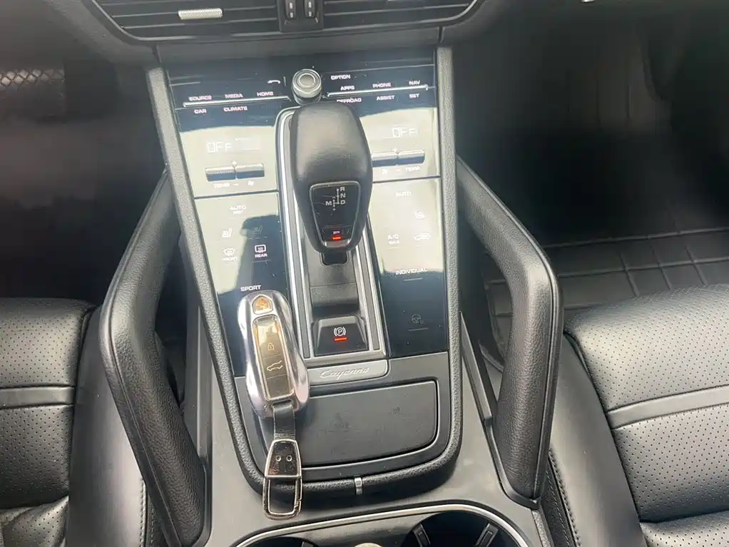 Porsche Cayenne 2019 — фото 10