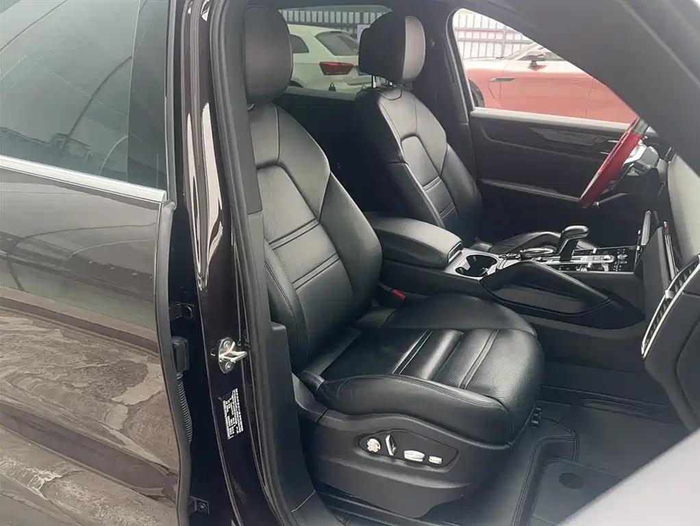 Porsche Cayenne 2019 — фото 19