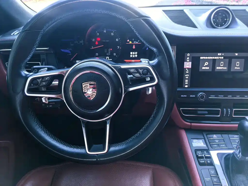 Porsche Macan 2019 — фото 13