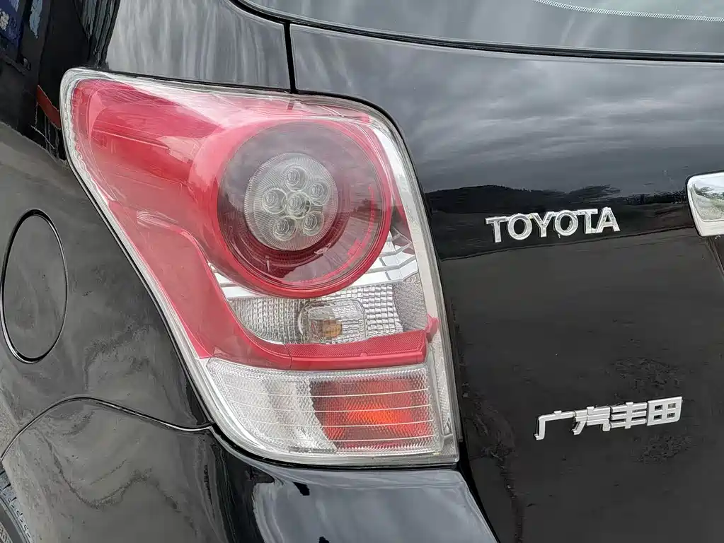 Toyota Verso 2013 — фото 14